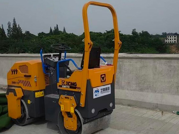 压路机（预拌碎石碾压）